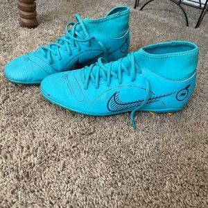 Mens Nike Mercurial Superfly 8 Club MG
Multi-Ground Soccer Cleats
